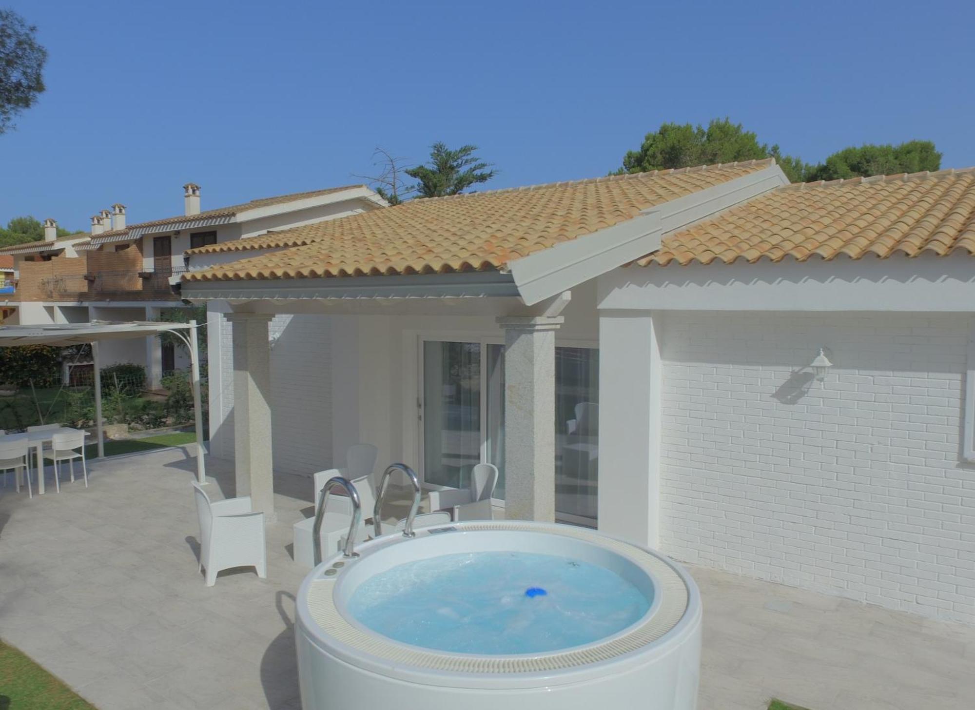 Ikebana Villas Porto Pino Beach Esterno foto