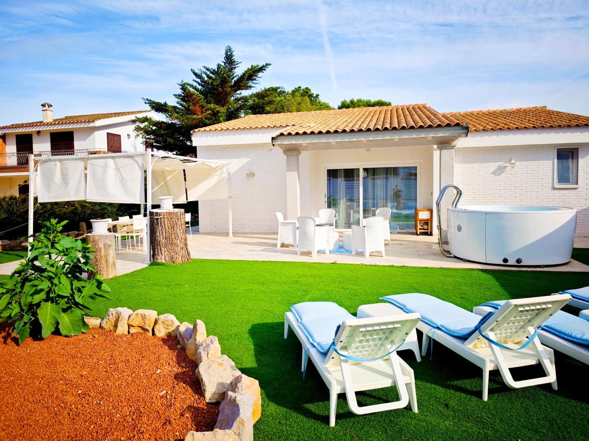 Ikebana Villas Porto Pino Beach Esterno foto